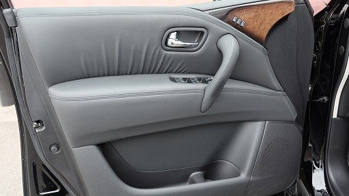 インフィニティ QX56 AWD