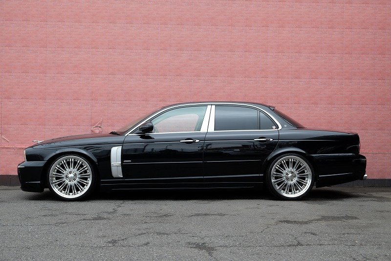 ジャガー XJ8 4.2 WALD BK BISON（2）