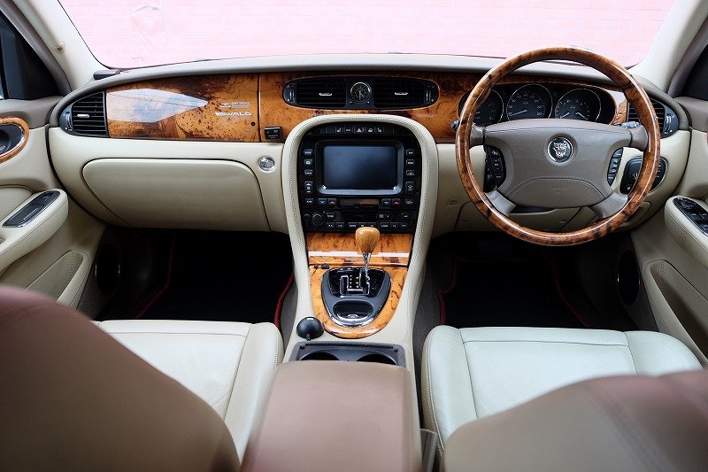 ジャガー XJ8 4.2 WALD BK BISON（5）