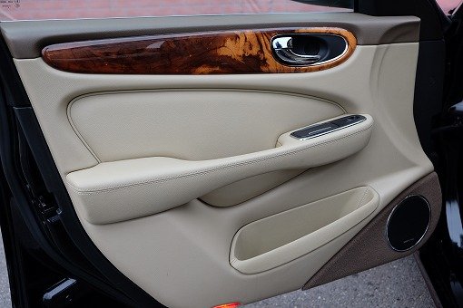 ジャガー XJ8 4.2 WALD BK BISON