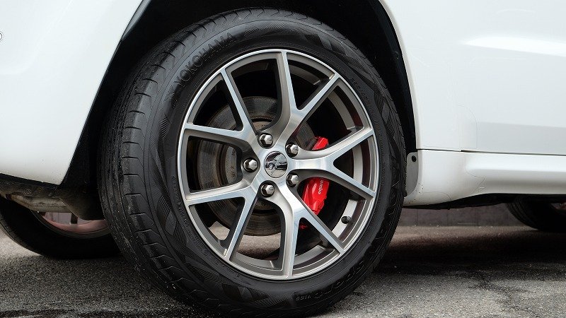 ジープ グランドチェロキー SRT-8（3）