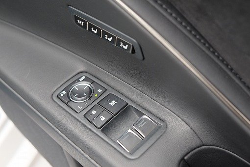 レクサス LC500h Lパッケージ