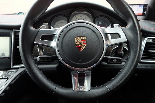 ポルシェ パナメーラ GTS