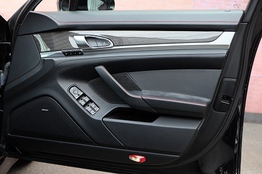ポルシェ パナメーラ GTS