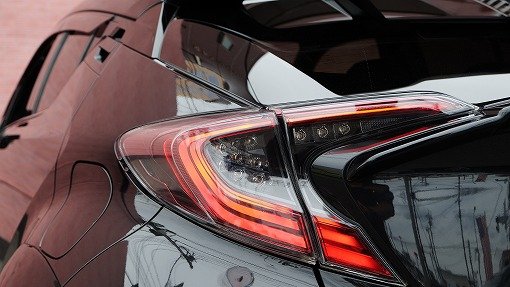 トヨタ C-HR 1.8HV G-LED E/D