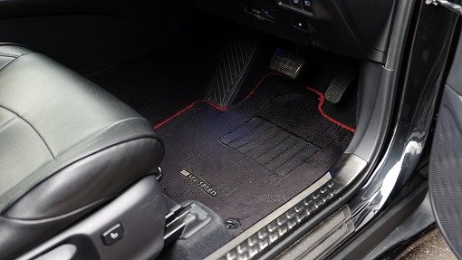 トヨタ C-HR 1.8HV G-LED E/D
