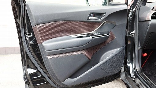 トヨタ C-HR 1.8HV G-LED E/D