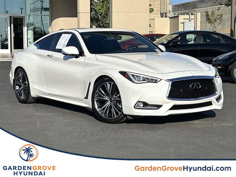 2021 インフィニティ Q60 Luxe
