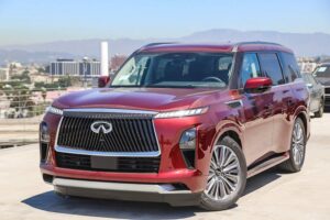 2025 インフィニティ QX80 Luxe