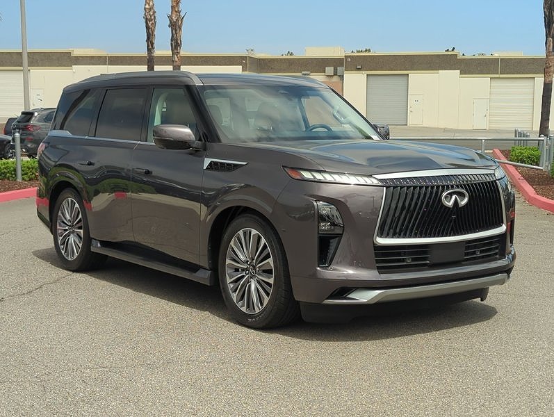 2025 インフィニティ QX80 Luxe