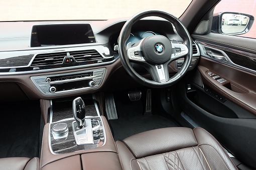 BMW 740i Mスポーツ