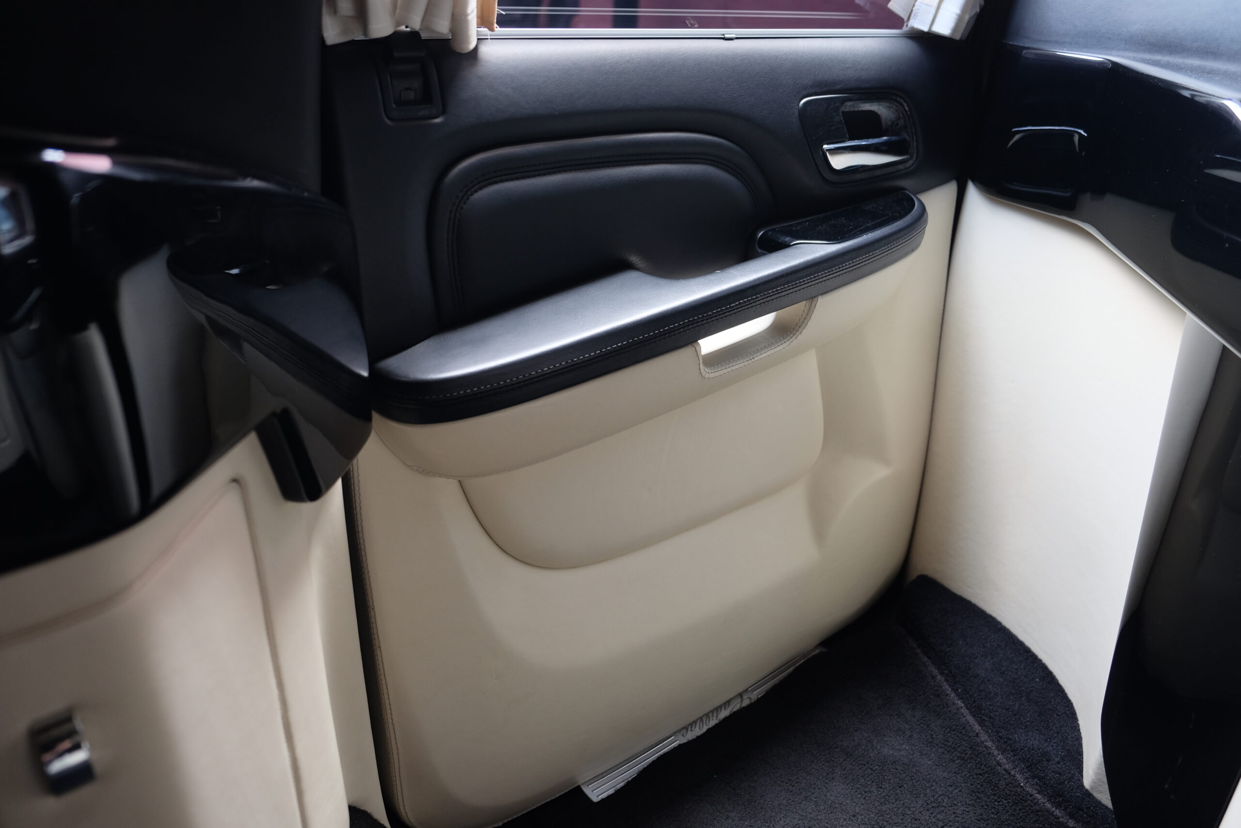 キャデラック エスカレード ESV EXPRIDE Limo’