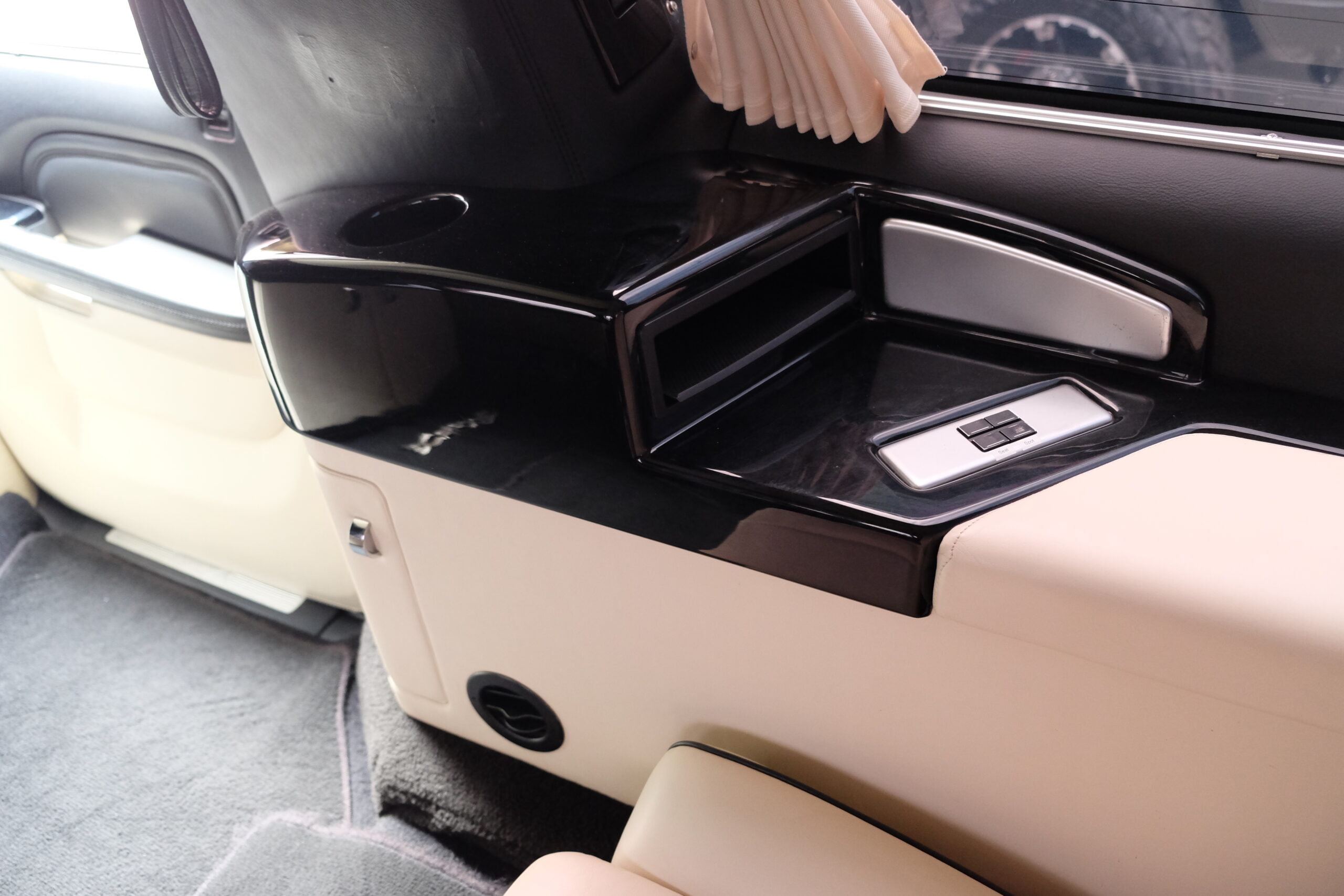キャデラック エスカレード ESV EXPRIDE Limo’
