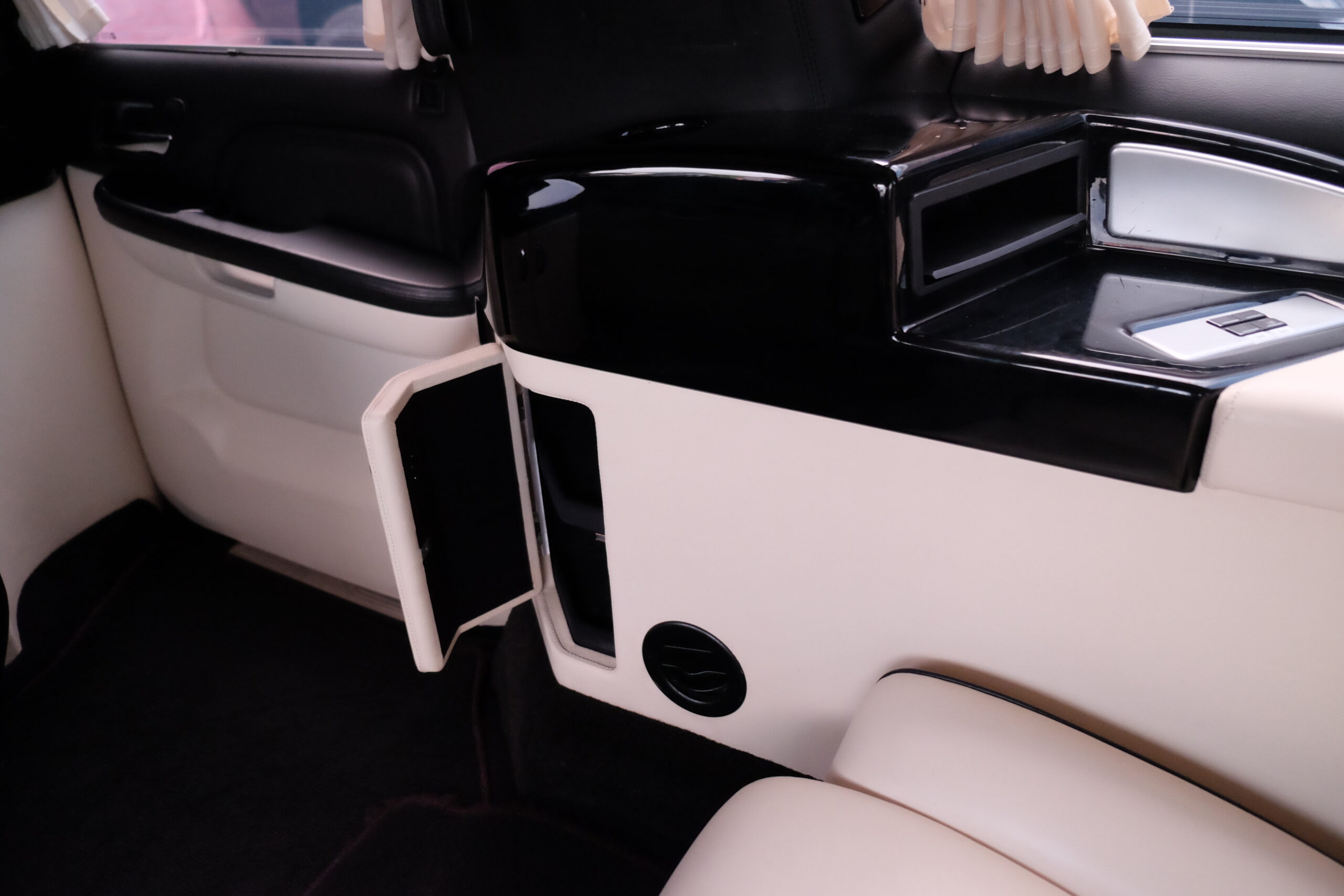 キャデラック エスカレード ESV EXPRIDE Limo’