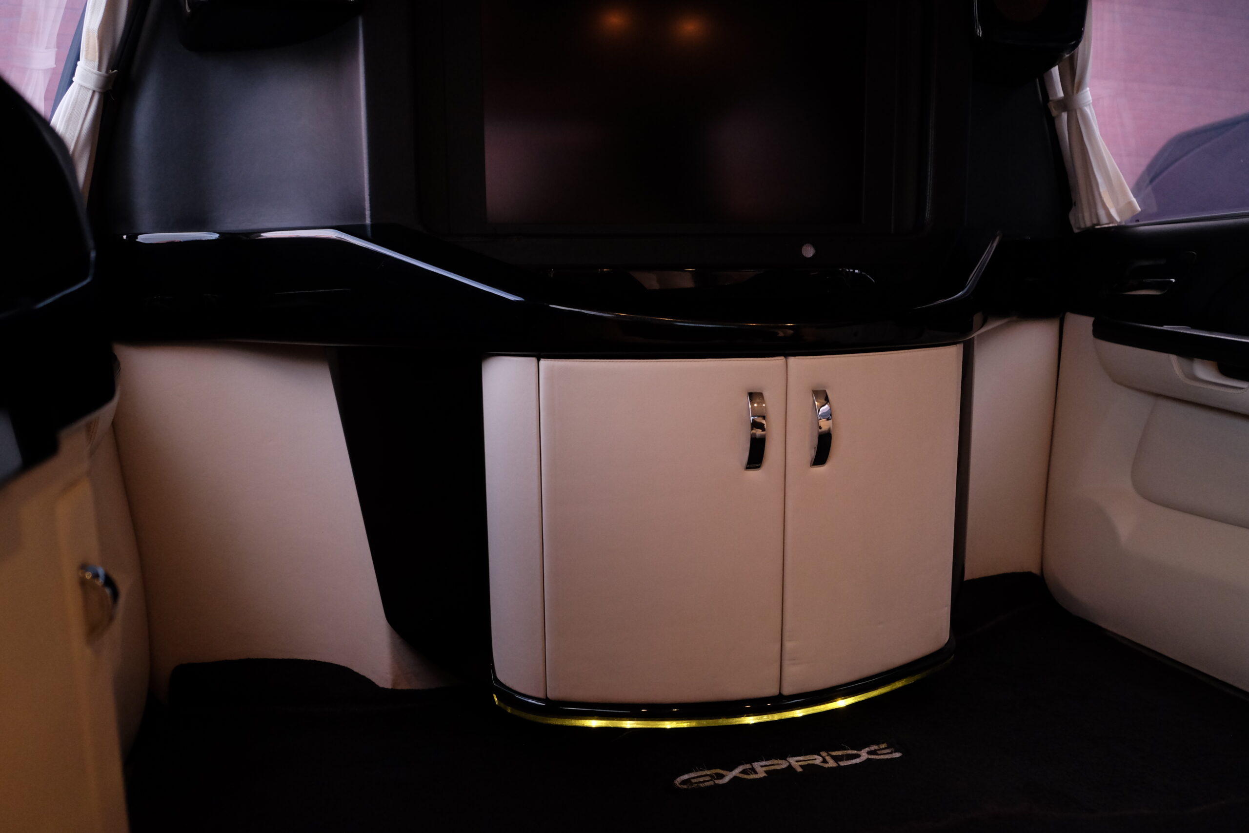 キャデラック エスカレード ESV EXPRIDE Limo’