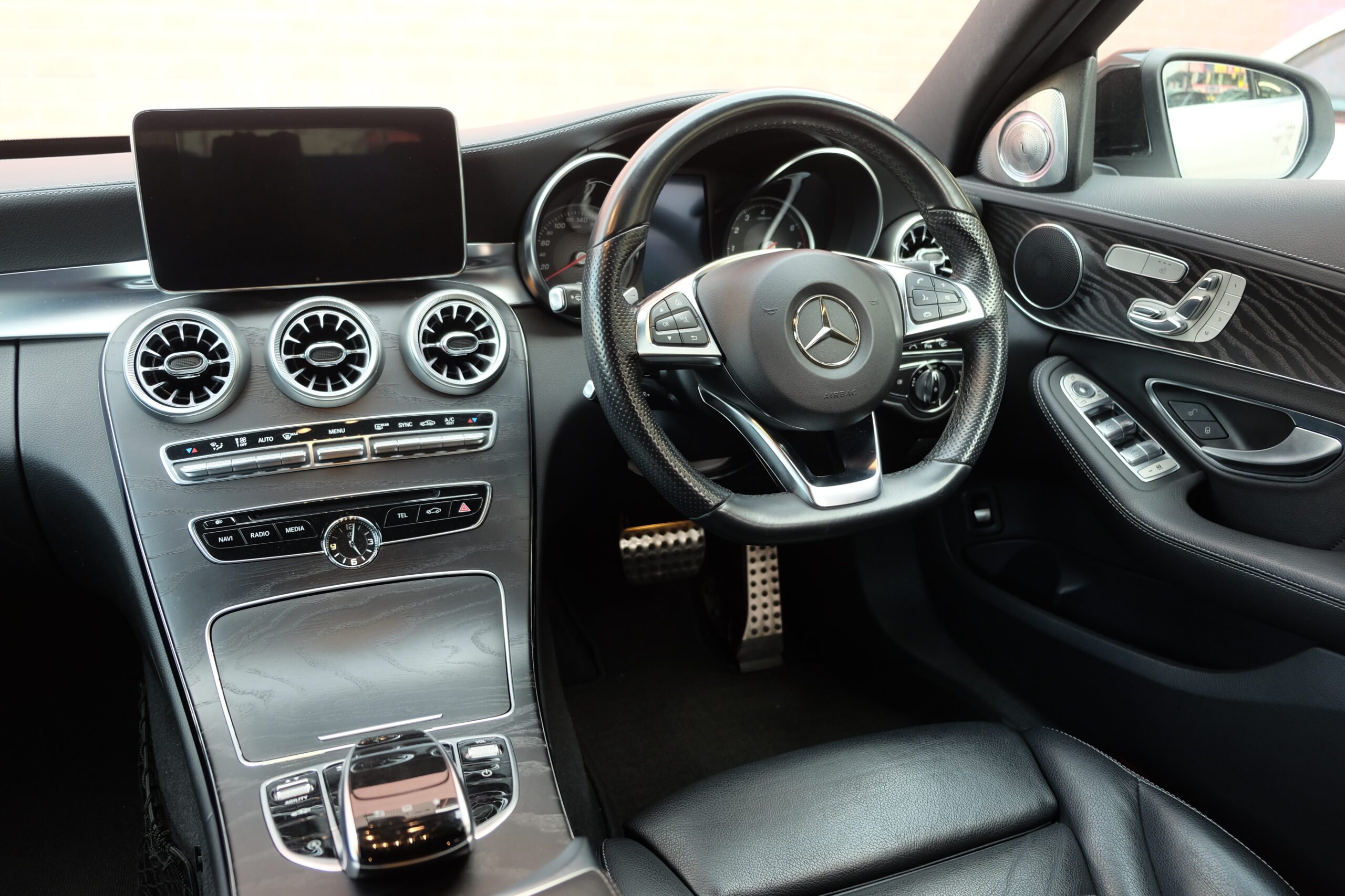 M-ベンツ C200 ｽﾃｰｼｮﾝﾜｺﾞﾝ スポーツ