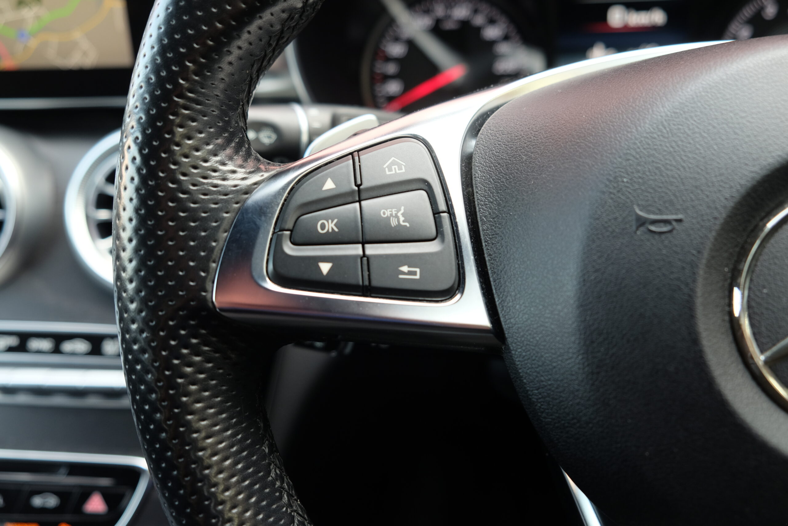 M-ベンツ C200 ｽﾃｰｼｮﾝﾜｺﾞﾝ スポーツ