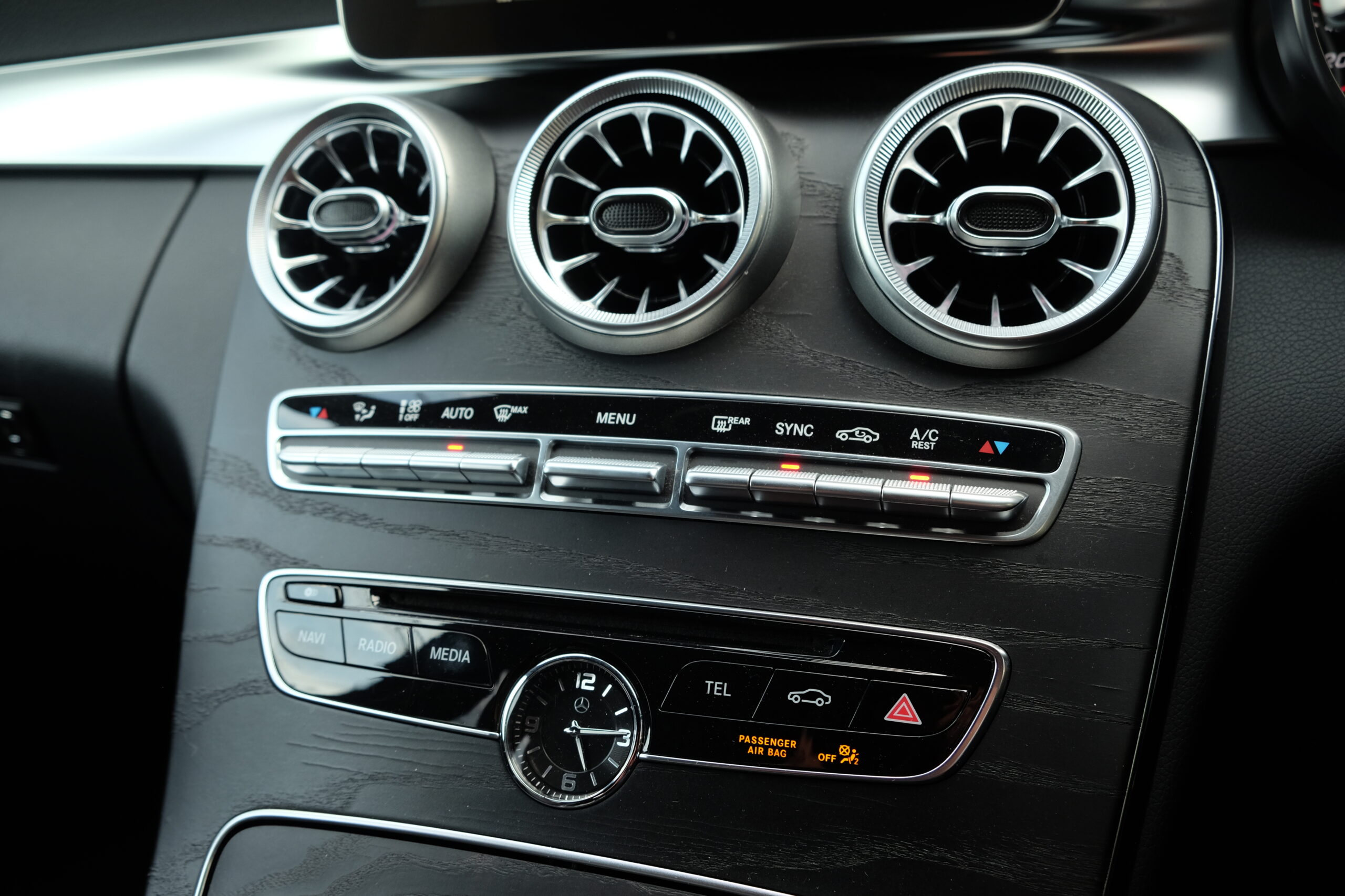 M-ベンツ C200 ｽﾃｰｼｮﾝﾜｺﾞﾝ スポーツ
