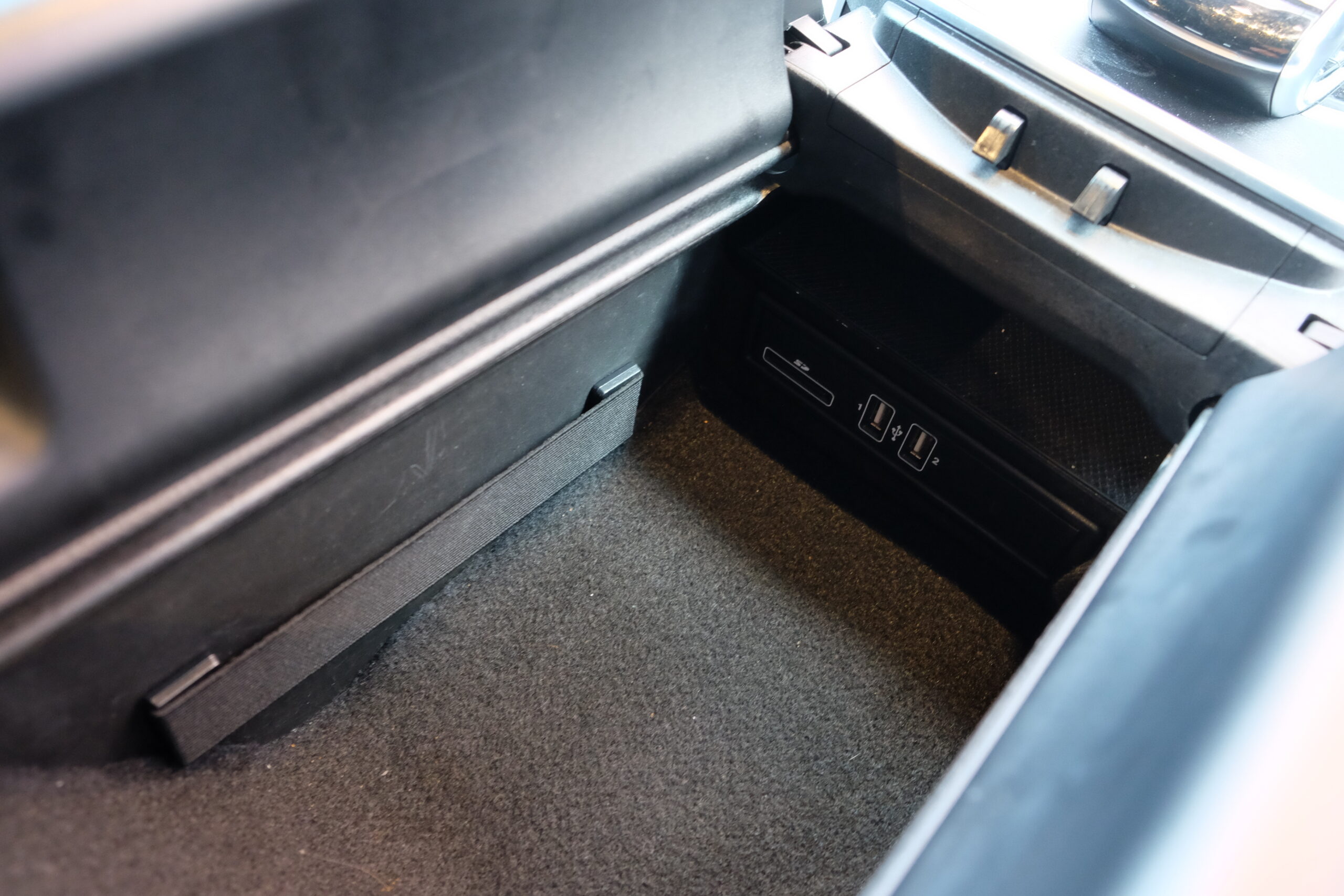 M-ベンツ C200 ｽﾃｰｼｮﾝﾜｺﾞﾝ スポーツ