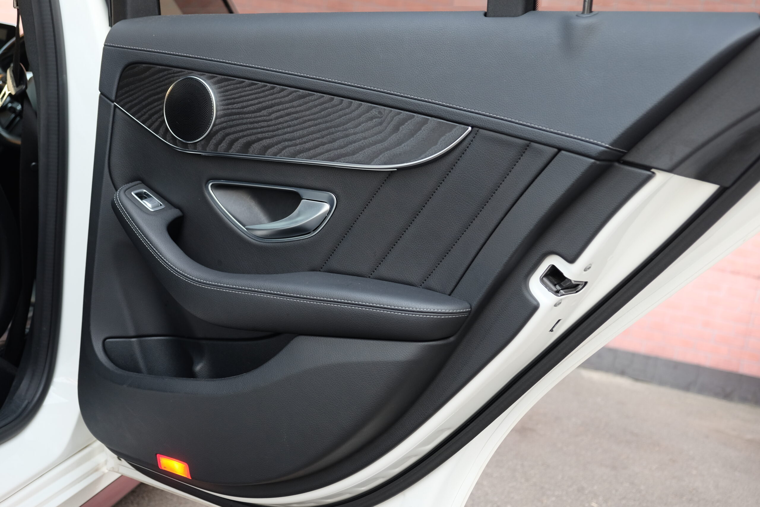 M-ベンツ C200 ｽﾃｰｼｮﾝﾜｺﾞﾝ スポーツ