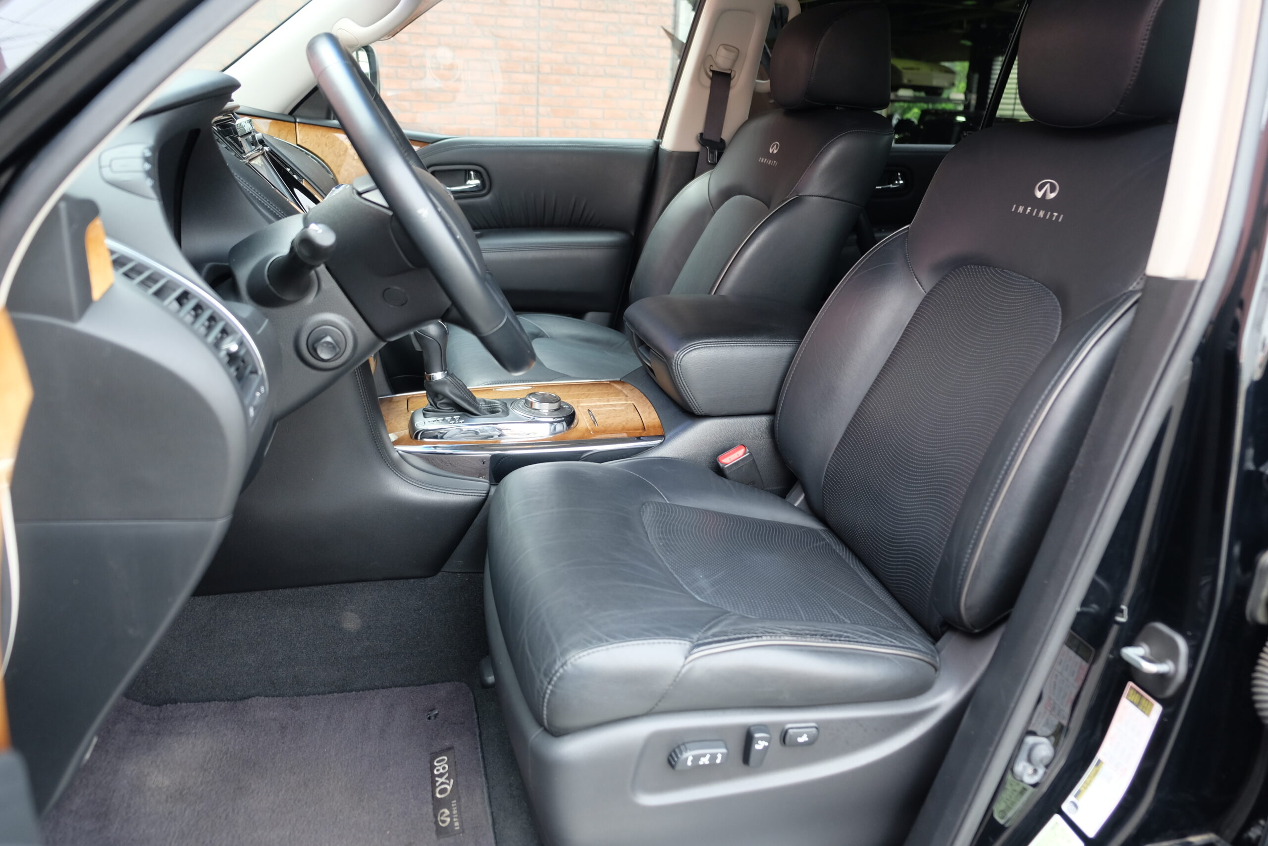 インフィニティ QX80