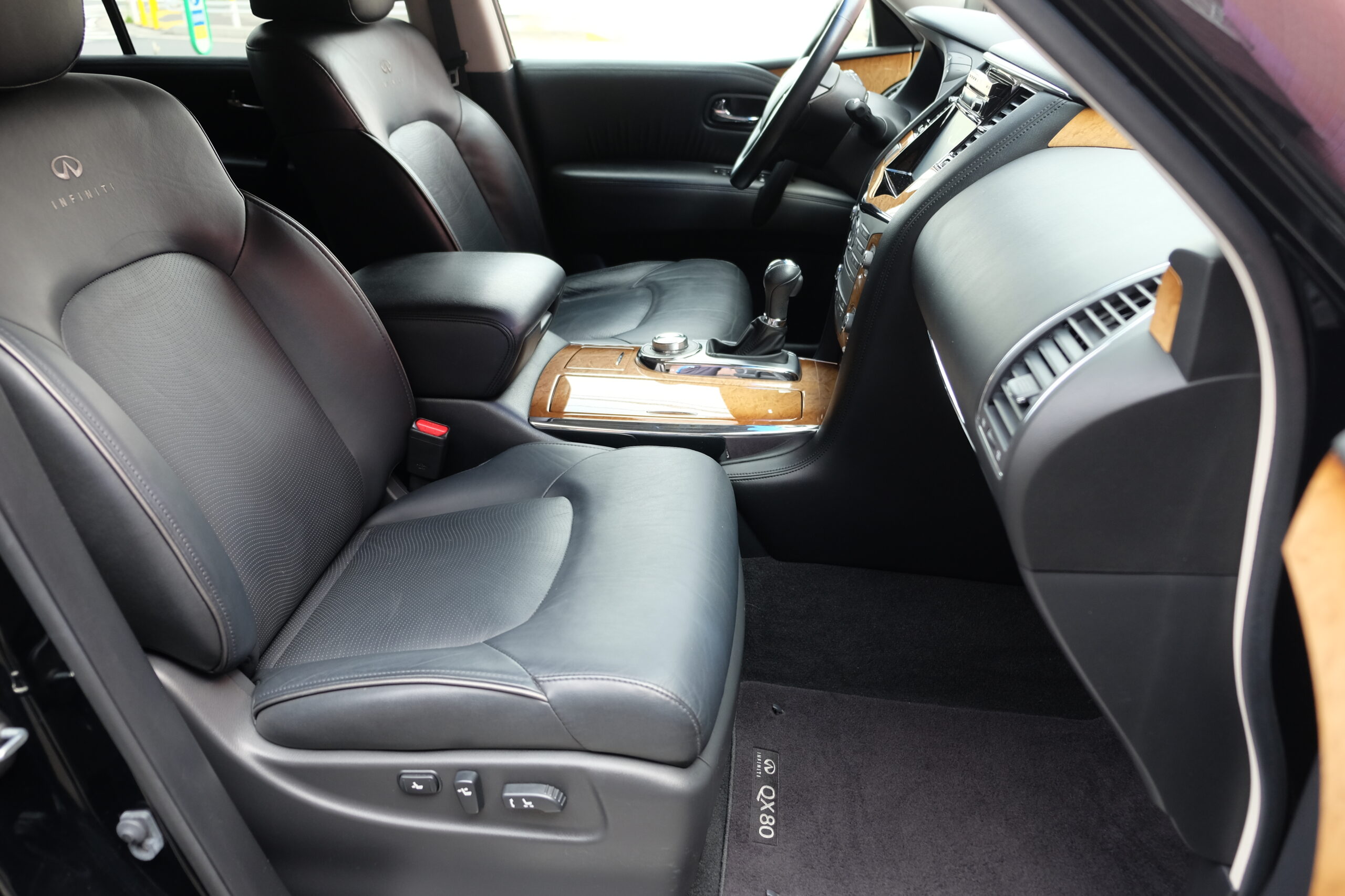 インフィニティ QX80