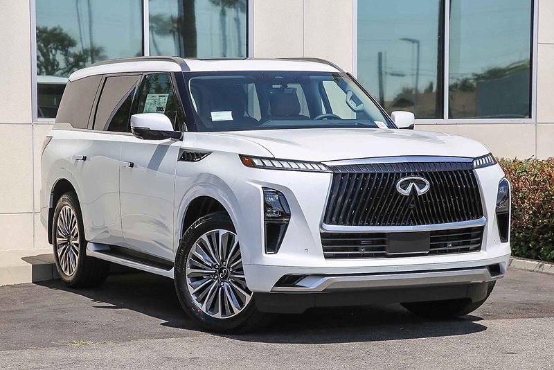 2026 インフィニティ QX80 Luxe w/ Cargo Package