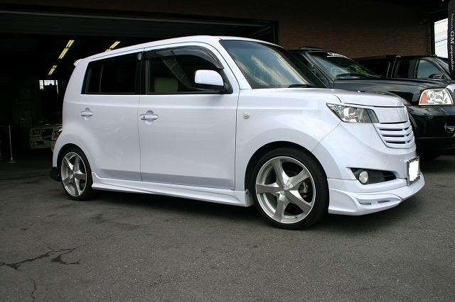 QNC21 bB 白小倉