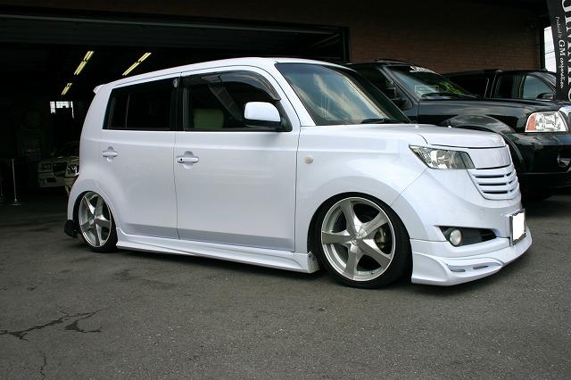 QNC21 bB 白小倉