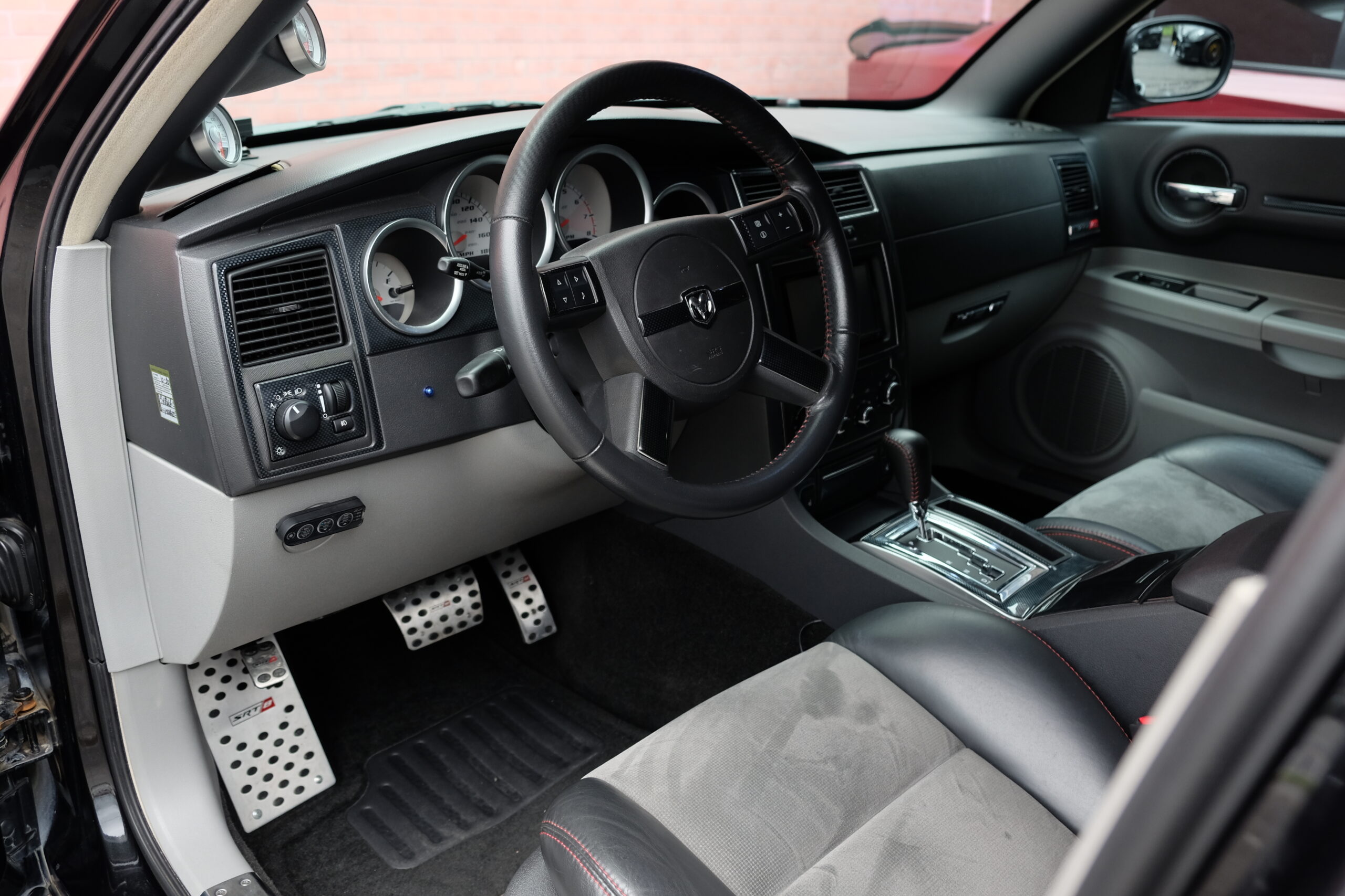 ダッジ マグナム SRT-8 新車並行