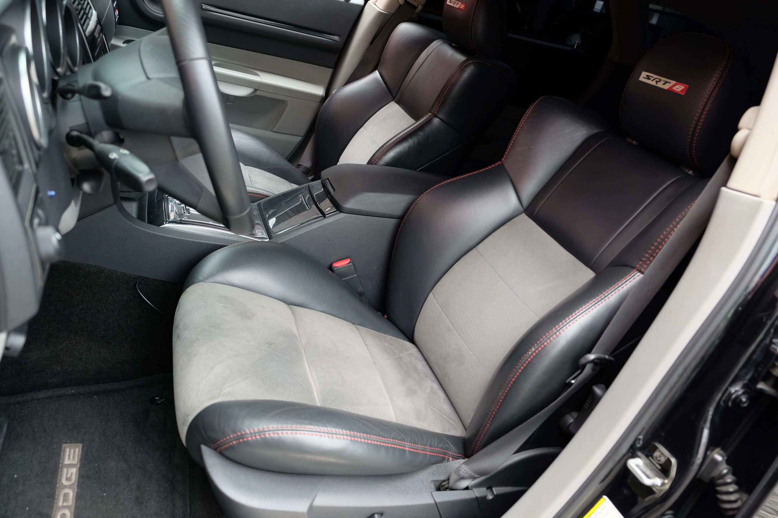 ダッジ マグナム SRT-8 新車並行