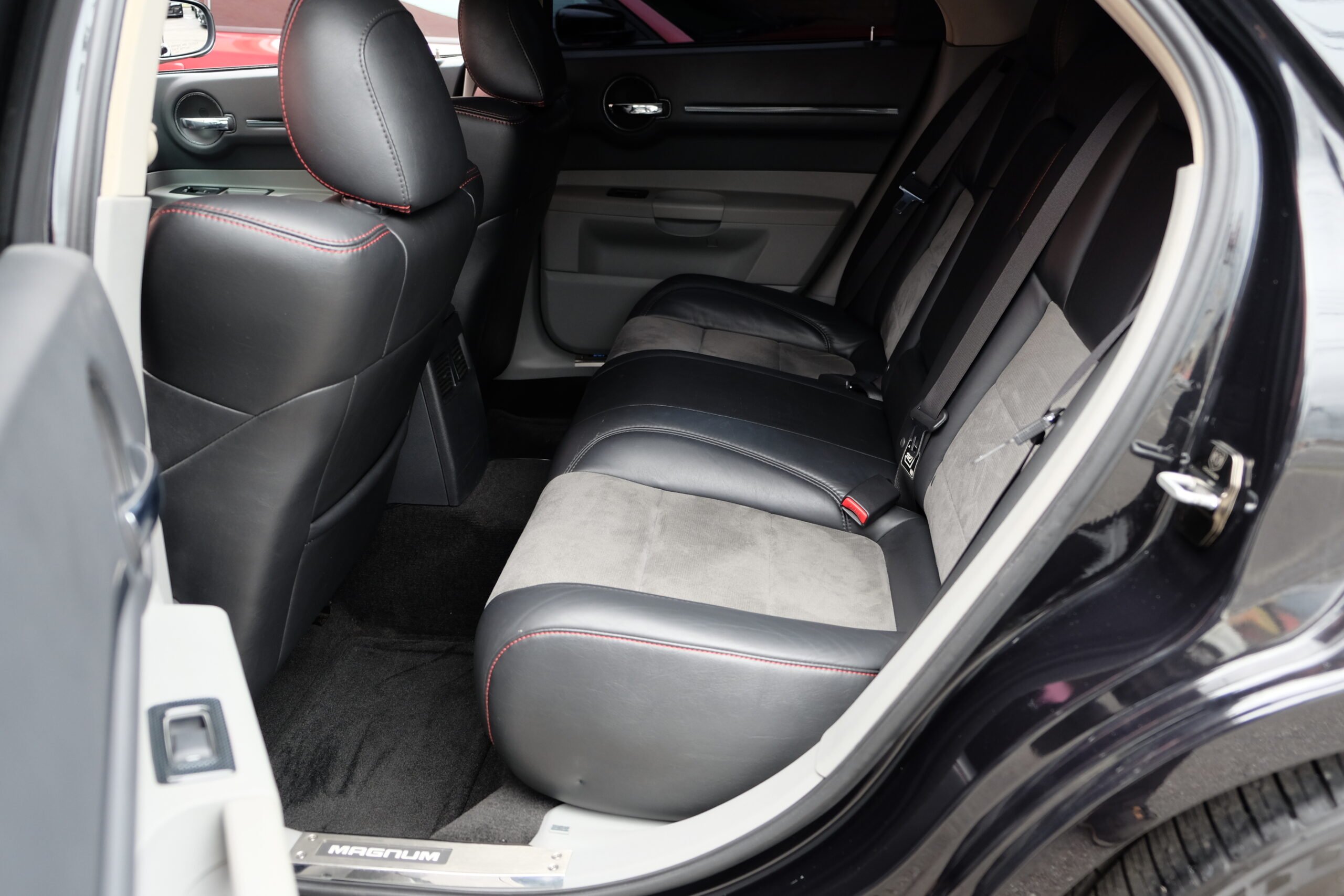 ダッジ マグナム SRT-8 新車並行